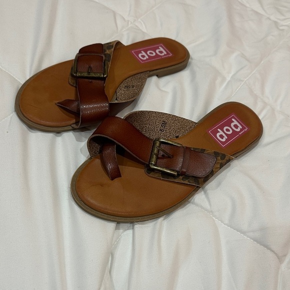 pop Shoes - NWOT POP Brown Leather Buckle Toe-Loop Sandals size 6.5M